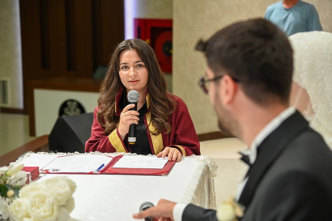 Konya’nın ilk ve tek kadın nikah memuru görevini başarıyla yürütüyor 6